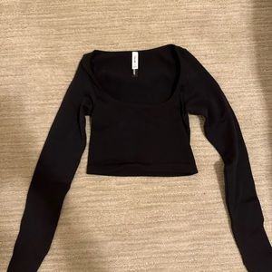 Aritiza sundeh cropped long sleeve